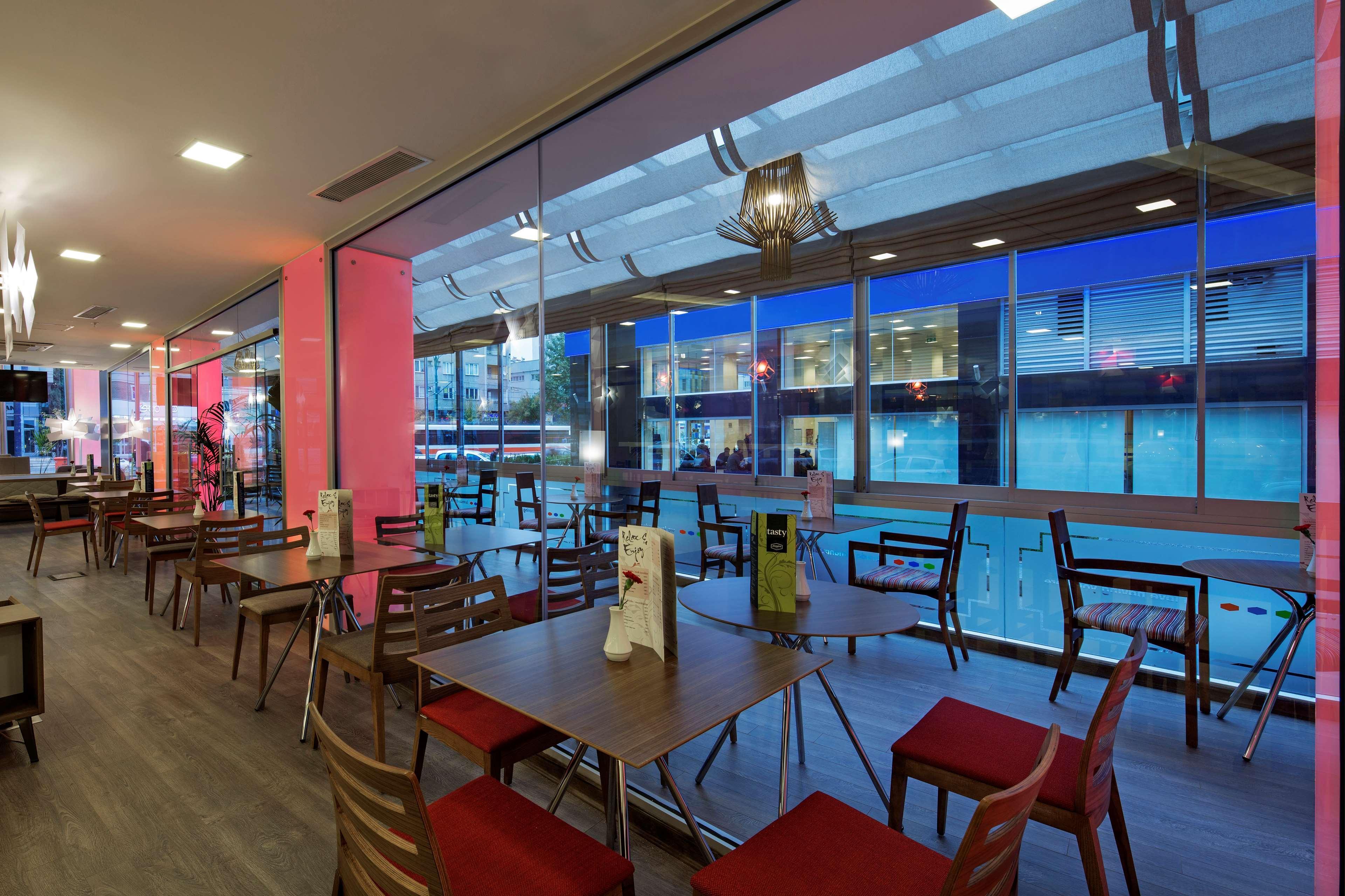 加济安泰普希尔顿汉普顿酒店 外观 照片